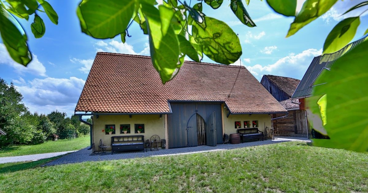 Vendégváró és emlékőrző csűr Bögözben